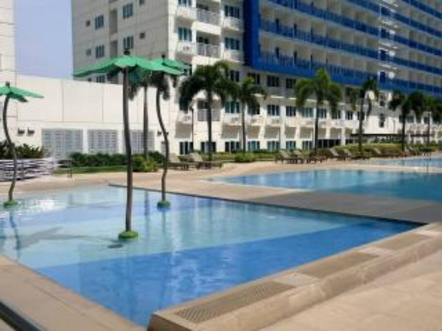 Swimming pool and kiddie pool