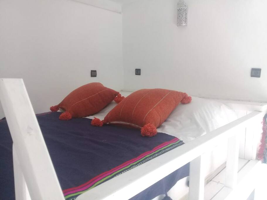 lit en mezzanine, matelas Simmons en 160 cm