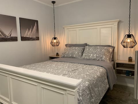 Top performing Airbnb: Cozy fully renovated suite with modern updates in Palmetto Beach
