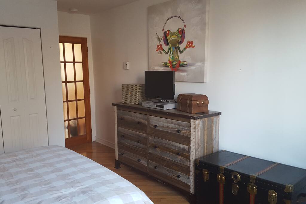 Master bedroom with 1 drawer and 1 chest available for your clothes!