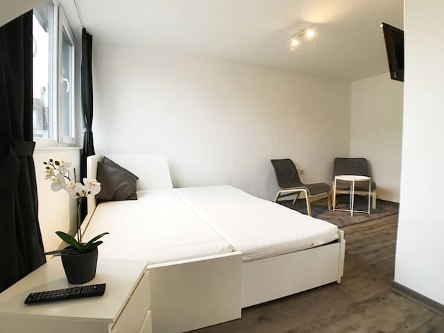 Living @ Klassvilla - Quarter No. 7