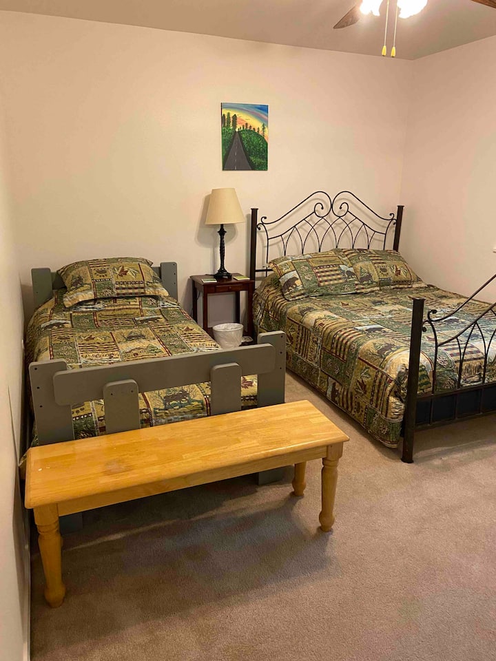 Spálňa č.2, jednolôžko a manželská posteľ