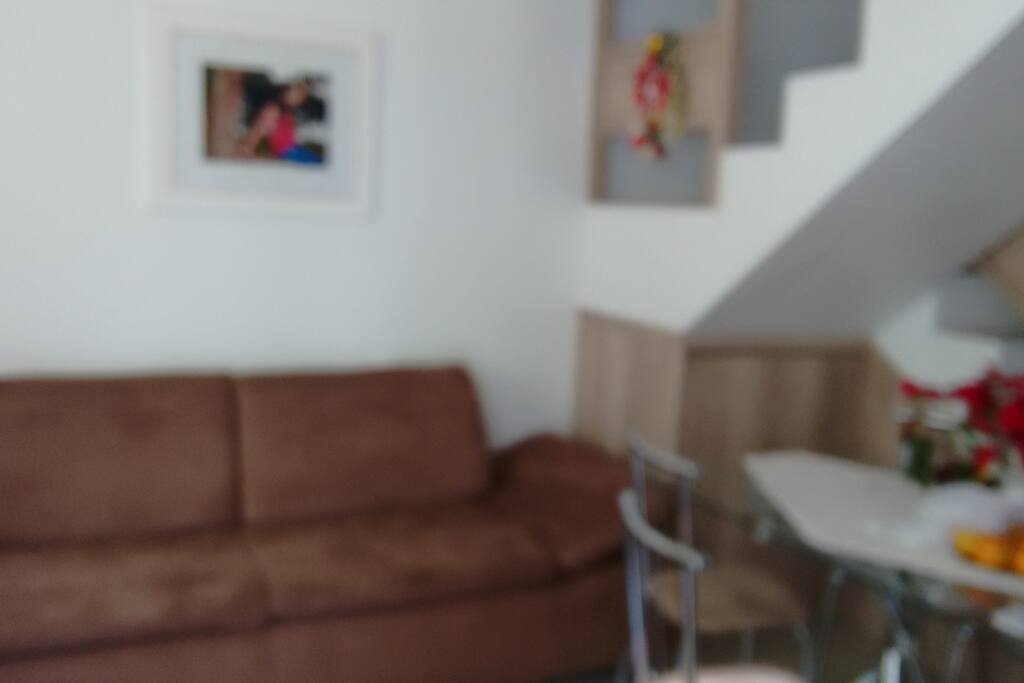 Sala com ar e
Varanda.