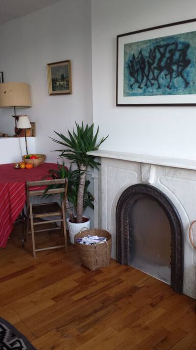Features include hardwood floors and high ceilings