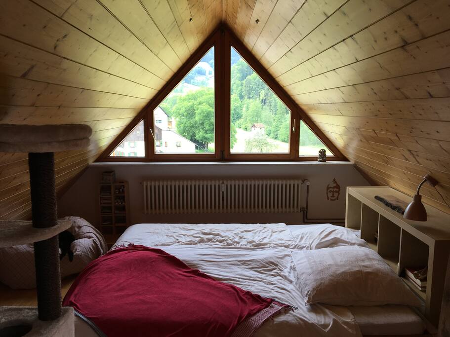Schlafzimmer im Dachspitz