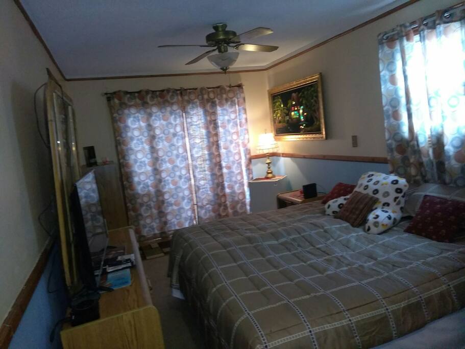 KING size bed fit 4 a KING