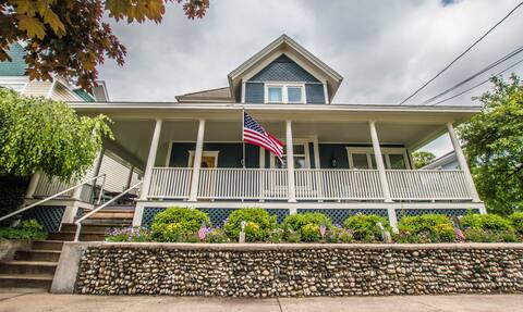 Exceptional 5 Bedroom. Main St.  Harbor Springs