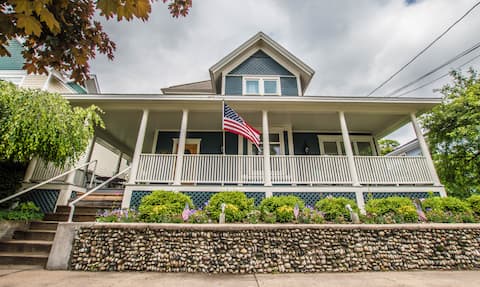 Exceptional 5 Bedroom. Main St. Harbor Springs