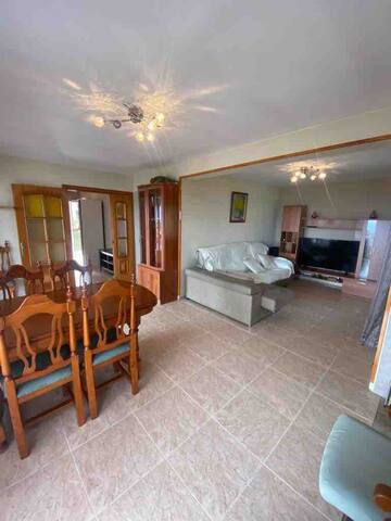 Soleada casa. Piscina, vistas, intimidad. gallery image 5