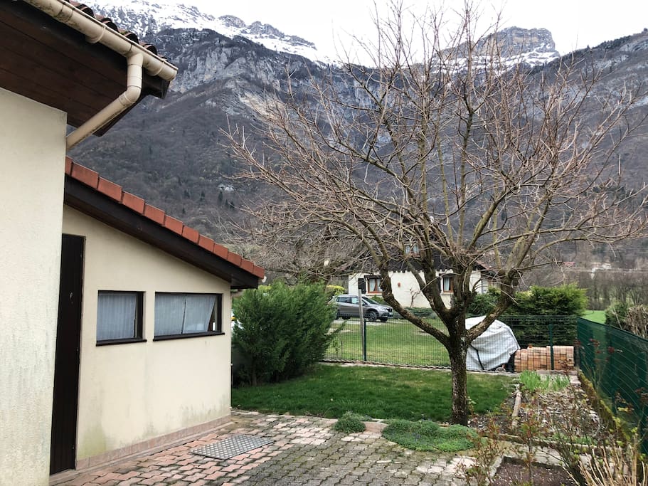 Jardin et montagnes