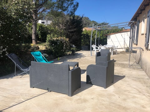 Air-conditioned house with parking in Petite Camargue.