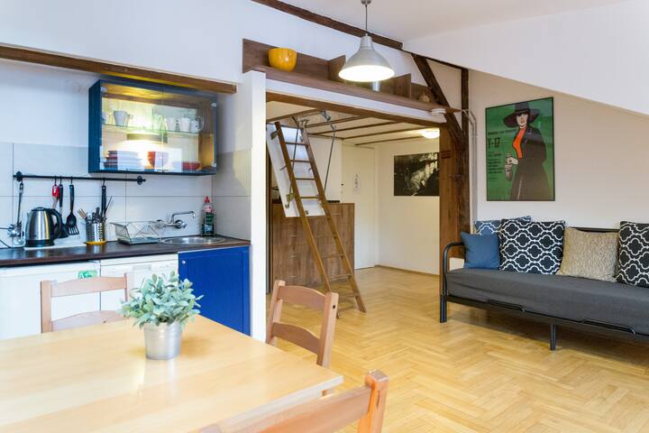 Romantic Studio in Bohemian Quarter