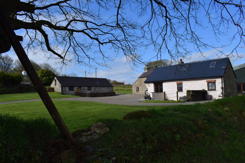 Mill Barn & Milking Barn