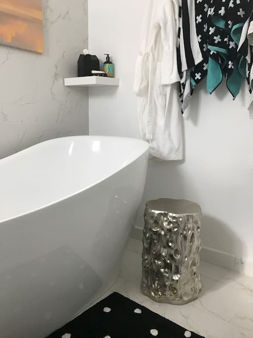 Main Cottage Bathroom One