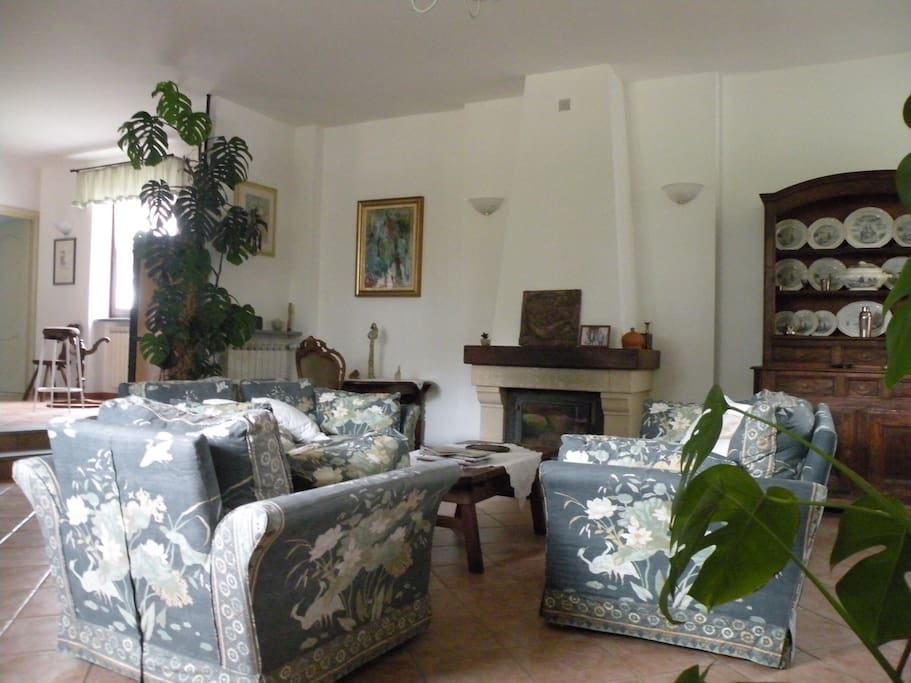 Salone relax e prima colazione
Living room, breakfast
Salle de séjour, petit déjeuner