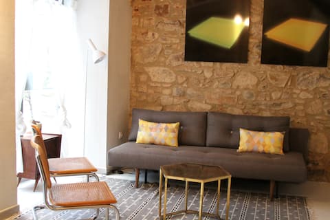 Popular Airbnb listing: Room Hands Ciudad Monumental Cáceres in Cáceres