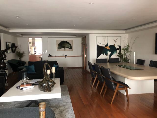 Luxurious and spacious apt with excellent location gallery image 2