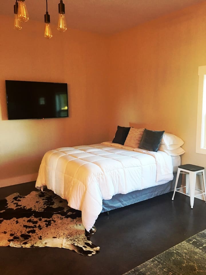 Serta Queen Size Bed