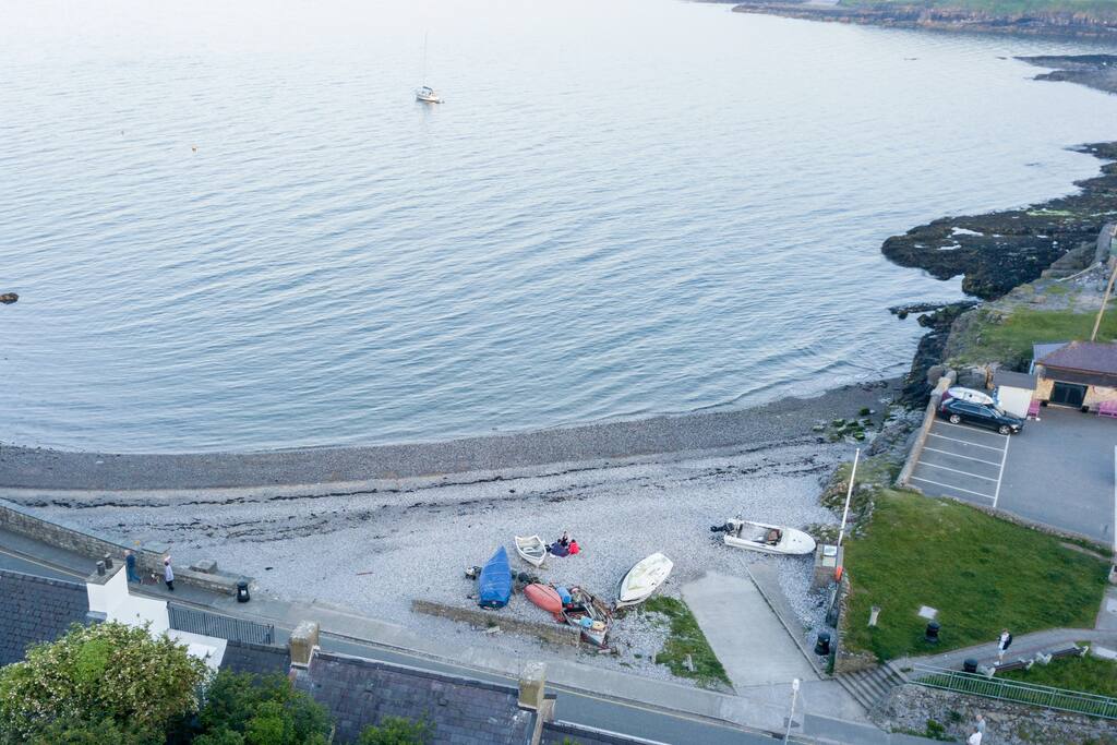 Overhead view. Ice cream parlour and car park to the right