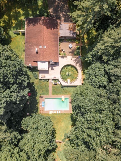 Heated Pool • Private • 4 Min to Woodstock
