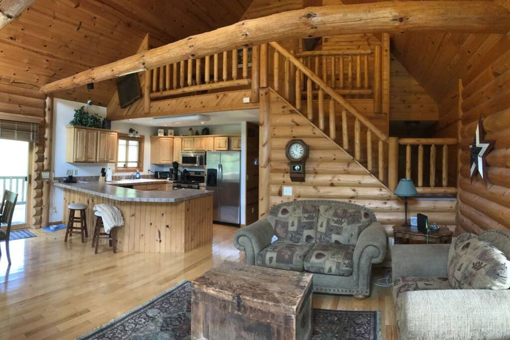Large Foyer leading to kitchen!