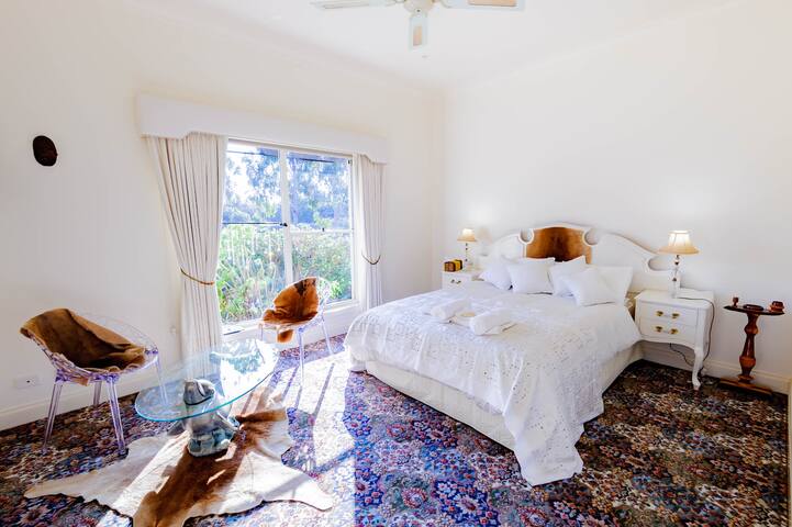 Crystal Sunset Room @Dog Rocks