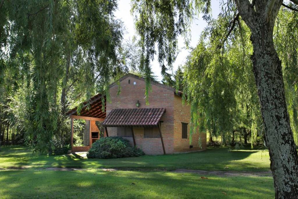 Cabaña hasta 6 personas asador propio y cochera cubierta.