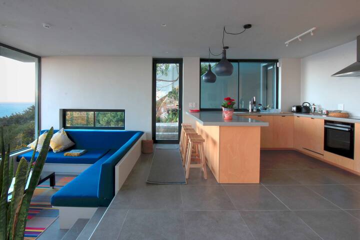 Modern home with breathtaking ocean views gallery image 4