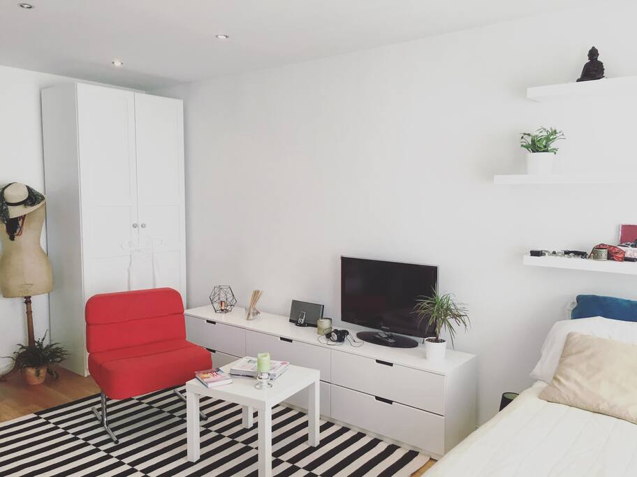 Main area. Plenty of space to put away your things: 6 large drawers, a wardrobe and a bonus 2 large drawers under the bed.