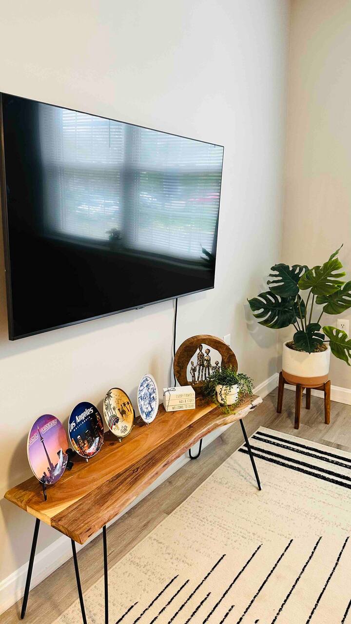 Dormitorio principal con tv de 50 pulgadas