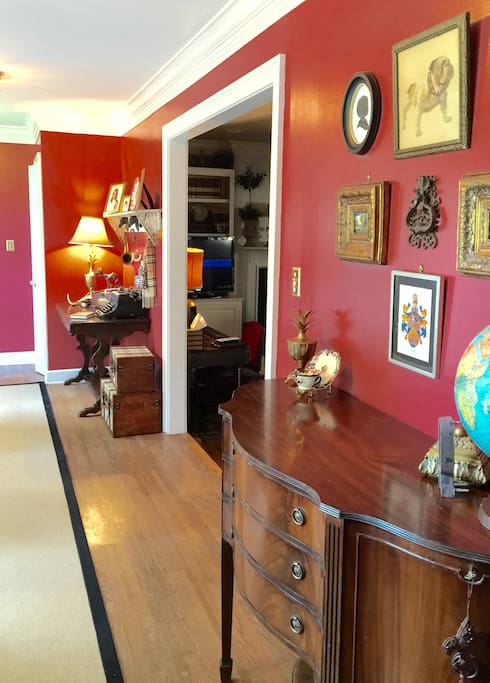 Large entry way/foyer