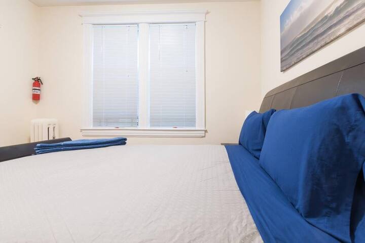 Gorgeous 3bed 2bath house 10mins Bus Ride to NYC