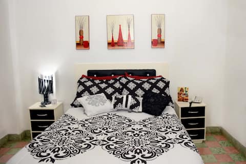 Jakclyn House WiFi + Cellphone