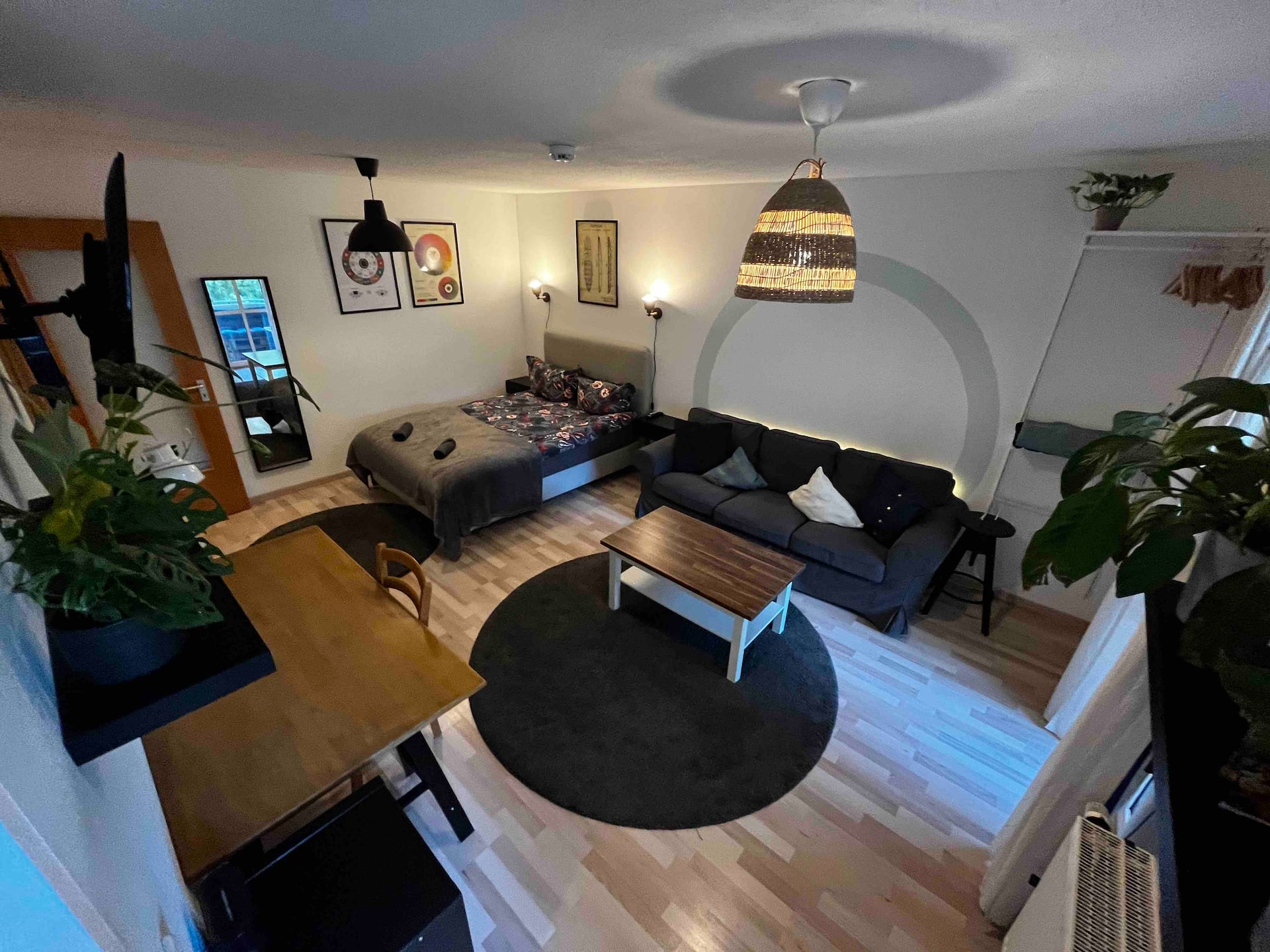 Cozy Balcony | Dtwn | 24/7 Check-In | 100Mbps