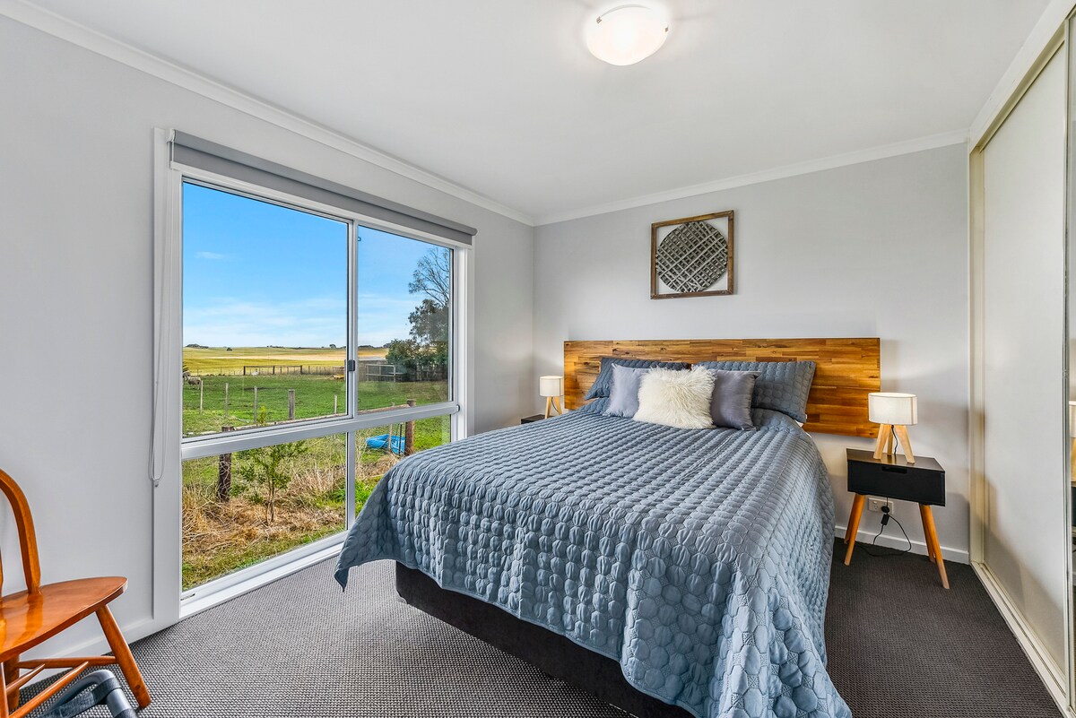 חדר שינה עם נוף