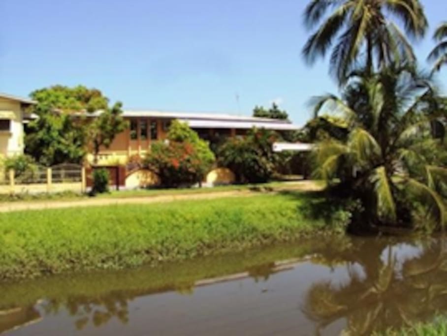 Vooraanzicht Vakantiebungalow Prakashayurveda