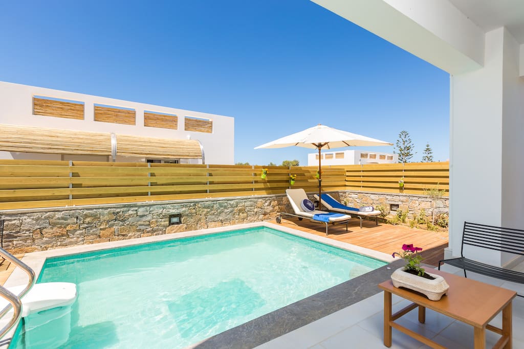Pool and sunbathing area (The pool can be also heated)