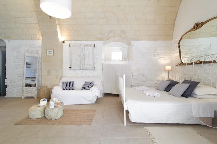 Bright and spacious. Recently renovated interior with Salento style furnishing