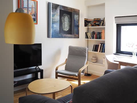 Popular Airbnb listing: Centrally located, bright, quiet and peaceful studio in Málaga