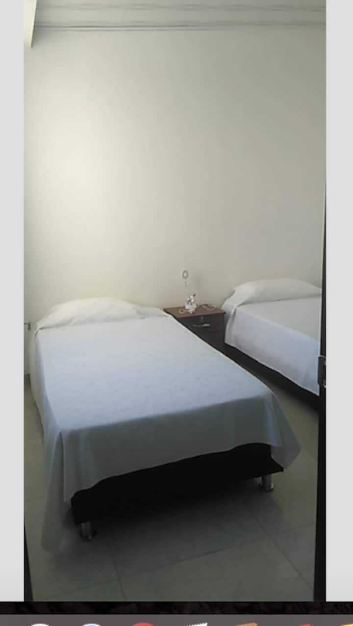 Chumba cha kulala cha msaidizi, kabati la vitanda viwili