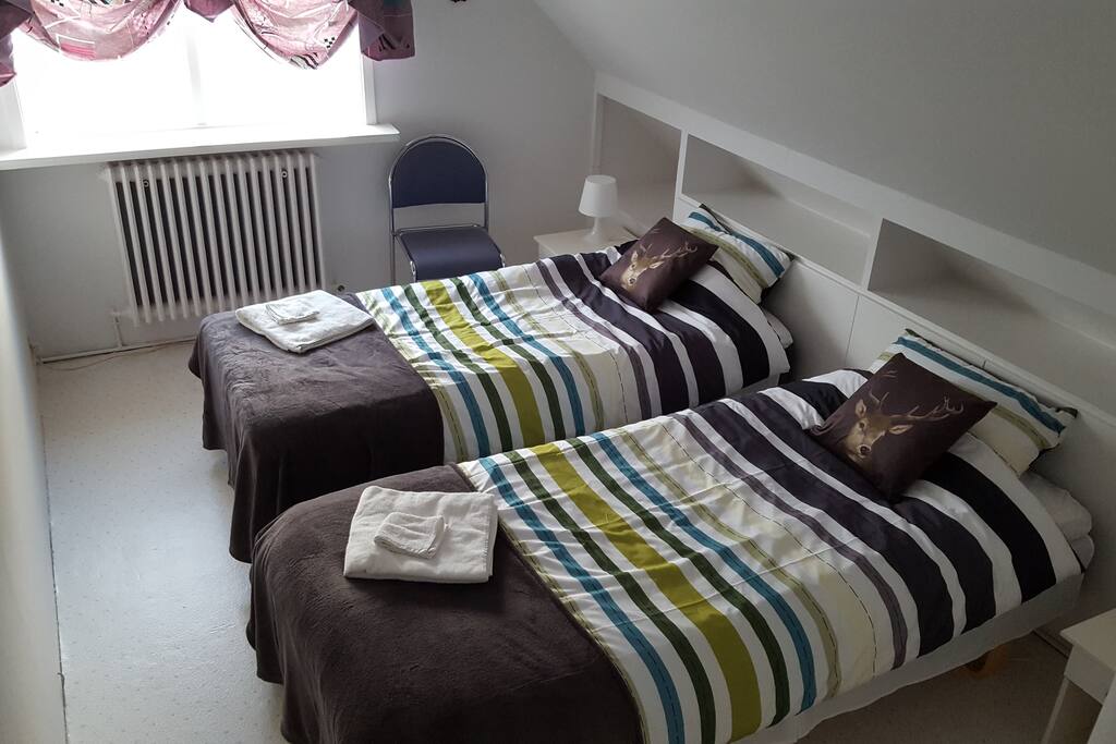 2 single beds