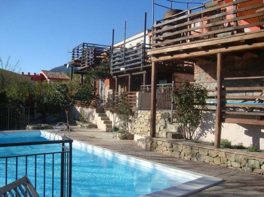 am Pool von Borgo al Costa