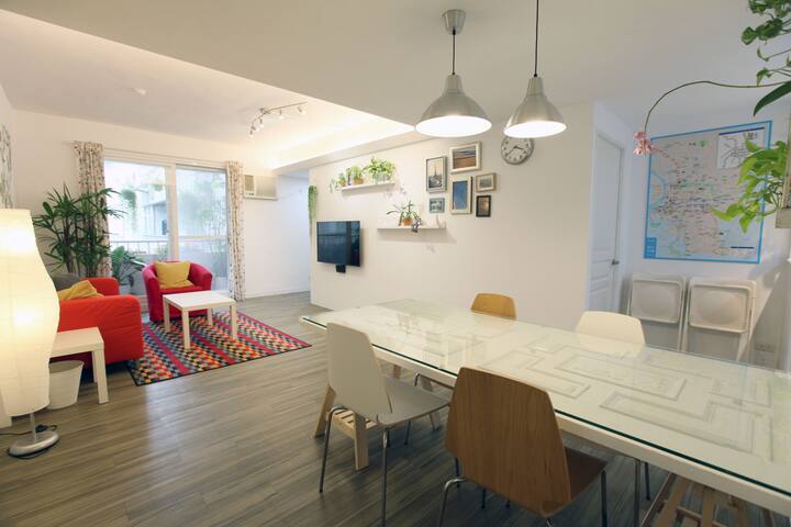 Near Metro family home gallery image 2