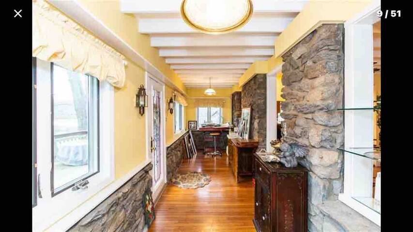 Beautiful Lakefront Cottage w/ Sunset Views gallery image 4