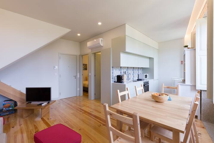 Luz & Alegria Place – your Porto House w/ parking! gallery image 2