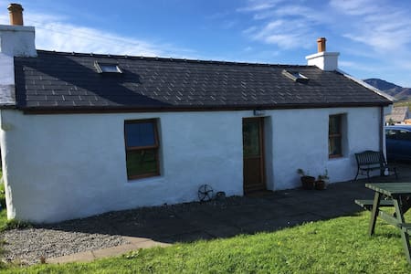 Taigh 'n Rois  - traditional crofting cottage