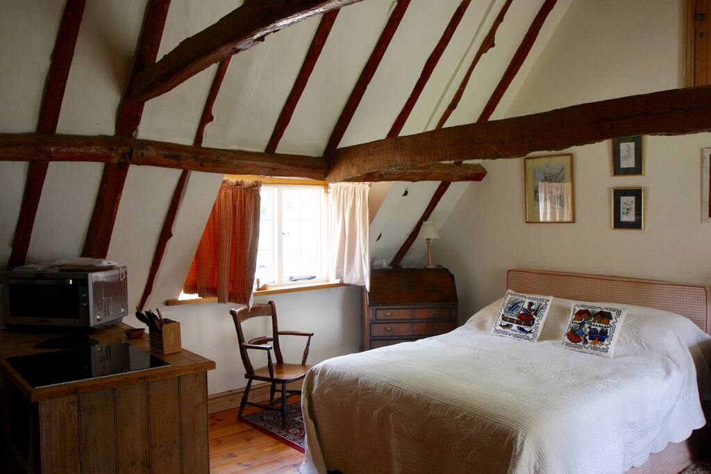 king size bed with luxury linens