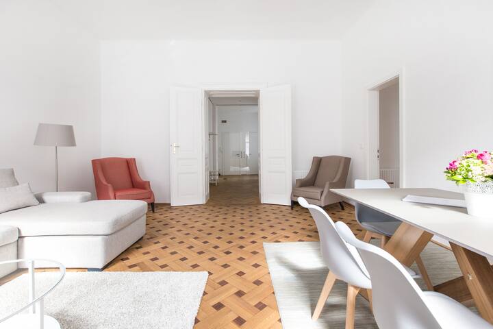 Fabulous City Center Apartment – Apt 26 gallery image 5