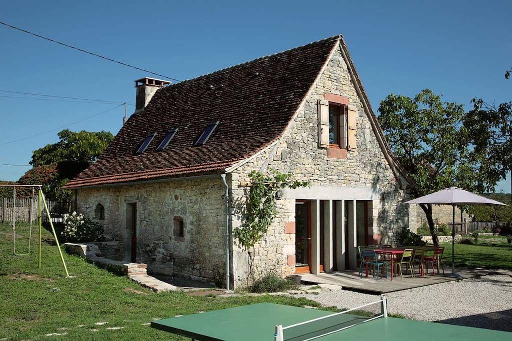 Le bâtiment principal, 2 chambres terrasses, jeux,