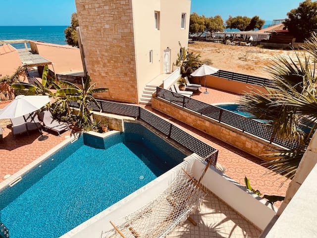 Quest Star Villa – 20meters to beach. Sleeps 8.